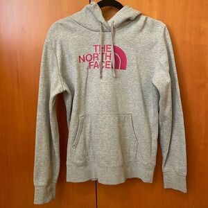 Wonmen’s Northface Logo Hoodie